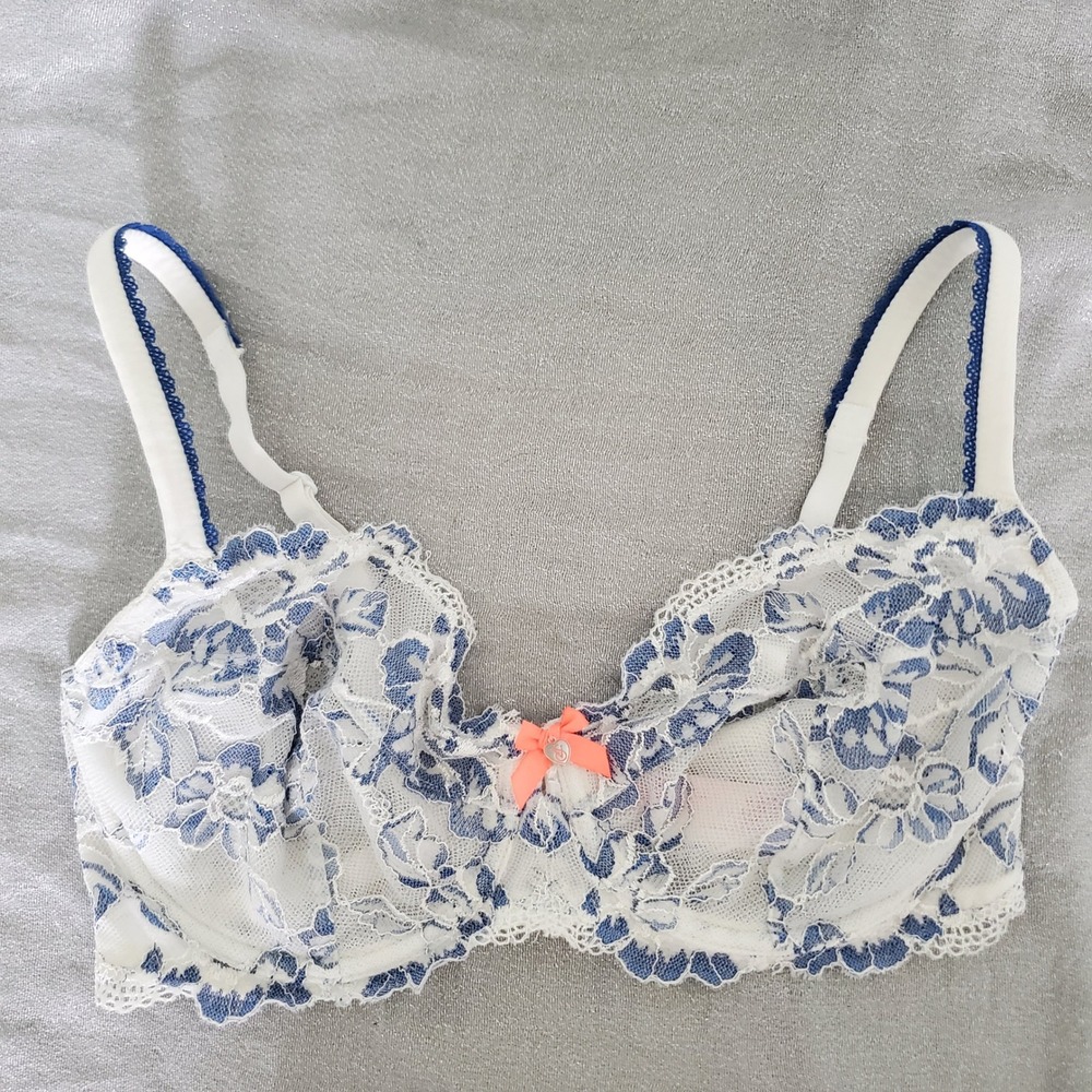 Victoria's Secret White and Blue Lace Underwire Bra with Pink Bow